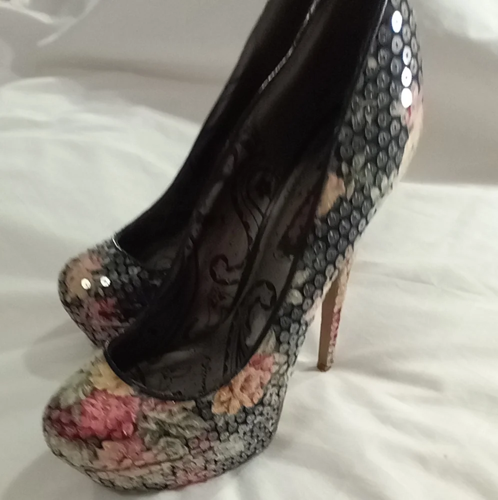Dollhouse Lannah Heels - Picture 4 of 7